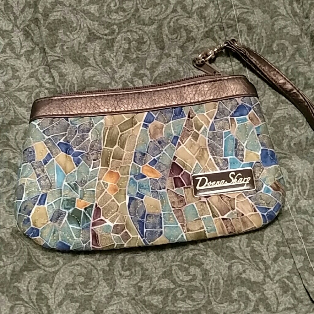 Donna Sharp quilted wristlet